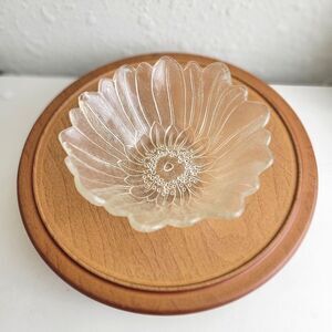 VINTAGE ✨️ Sunflower Glass Bowl 7" clear